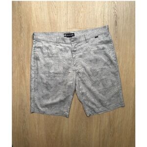 TravisMathew Mens Grey Fern Leaf Print Golf Shorts Size 38 Tropical Stretch